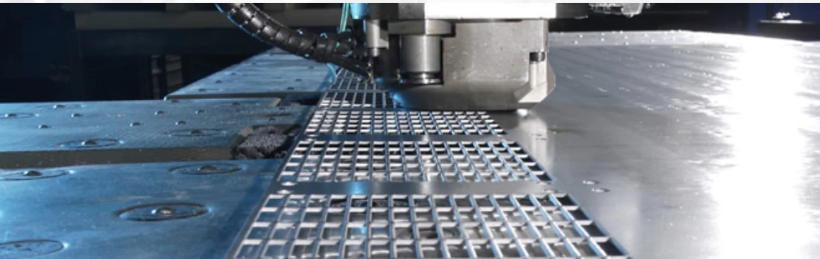Proceso industrial de conformación y punzonado de metal